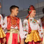 Występ zespołów folklorystycznych na kieleckim Rynku w ramach 40. Harcerskiego Festiwalu Kultury Młodzieży Szkolnej / Kamil Król / Radio Kielce