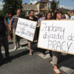 Mieszkańcy Woli Jachowej i Skorzeszyc zablokowali ruch na drodze 74 / Wojciech Habdas / Radio Kielce