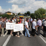 Mieszkańcy Woli Jachowej i Skorzeszyc zablokowali ruch na drodze 74 / Wojciech Habdas / Radio Kielce