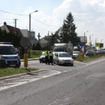 Mieszkańcy Woli Jachowej i Skorzeszyc zablokowali ruch na drodze 74. Jadących od strony Kielc, policjanci kierowali objazdem / Wojciech Habdas / Radio Kielce