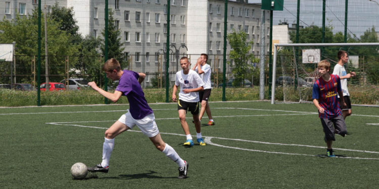 Turniej Szóstek Piłkarskich. Mecz Korzeń Team - Pogromcy Nadwagi / Wojciech Habdas / Radio Kielce