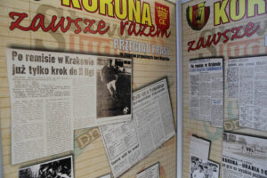 Wystawa "40 lat minęło - zawsze razem", przygotowana z okazji 40-lecia klubu piłkarskiego Korona Kielce / Wojciech Habdas / Radio Kielce