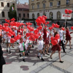 Ulicami Kielc przeszedł barwny korowód uczestników 40 Jubileuszowego Festiwalu Harcerskiego / Wojciech Habdas / Radio Kielce