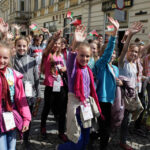 Ulicami Kielc przeszedł barwny korowód uczestników 40 Jubileuszowego Festiwalu Harcerskiego / Wojciech Habdas / Radio Kielce