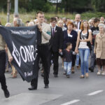 Marsz z Katedry na cmentarz w pochodzie uczestniczyli działacze ONR / Stanisław Blinstrub / Radio Kielce