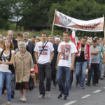 Marsz z Katedry na cmentarz przy ulicy Ściegiennego / Stanisław Blinstrub / Radio Kielce