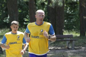 Pierwszy trening Vive Targów. Od lewej: Bartłomiej Tomczak i Karol Bielecki / Kamil Król / Radio Kielce