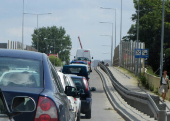 Utrudnienia na ul. 1-go Maja. / Robert Felczak / Radio Kielce