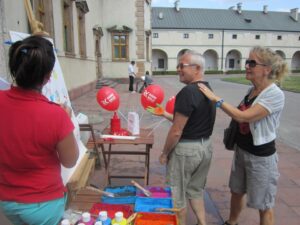 Świętokrzyskie na Fali. Przybij Piątkę z Radiem Kielce na dziedzińcu Muzeum Narodowego w Kielcach. / Konrad Łużniak / Radio Kielce