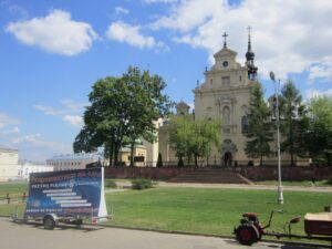 Świętokrzyskie na Fali. Przybij Piątkę z Radiem Kielce na dziedzińcu Muzeum Narodowego w Kielcach. / Konrad Łużniak / Radio Kielce