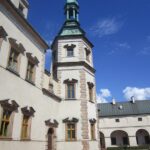 Świętokrzyskie na Fali. Przybij Piątkę z Radiem Kielce na dziedzińcu Muzeum Narodowego w Kielcach. / Konrad Łużniak / Radio Kielce