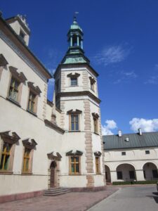 Świętokrzyskie na Fali. Przybij Piątkę z Radiem Kielce na dziedzińcu Muzeum Narodowego w Kielcach. / Konrad Łużniak / Radio Kielce