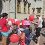 Świętokrzyskie na Fali. Przybij Piątkę z Radiem Kielce na dziedzińcu Muzeum Narodowego w Kielcach. / Konrad Łużniak / Radio Kielce