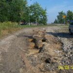 Brak kanałów burzowych na parkingu przy cmentarzu w Cedzynie powoduje, że po każdym większym deszczu, ulice położone poniżej placu są zalewane. / arch. prywatne