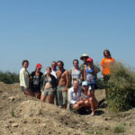 Pozostałości osady wczesno neolitycznej sprzed 6 tysięcy lat odkryto podczas wykopalisk w Złotej w gminie Samborzec. Uczestnicy ekspedycji / Radio Kielce