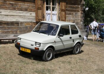 Zlot SHL w Tokarni -fiat 126p to już zabytek... / Stanisław Blinstrub / Radio Kielce