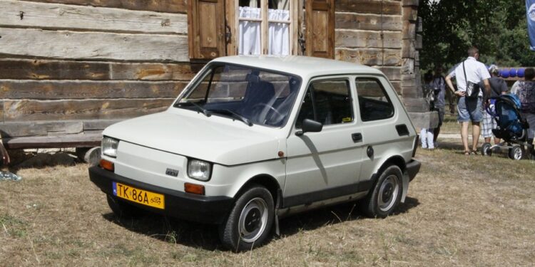 Zlot SHL w Tokarni -fiat 126p to już zabytek... / Stanisław Blinstrub / Radio Kielce