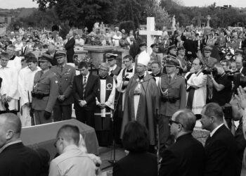 Uroczystości pogrzebowe posła Konstantego Miodowicza w Busku-Zdroju / Radio Kielce