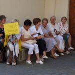 Protest wiernych z Kazimierzy Wielkiej pod siedzibą kurii  kieleckiej / Bartłomiej Zapała / Radio Kielce