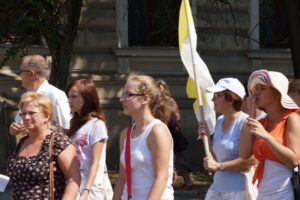 Protest wiernych z Kazimierzy Wielkiej pod siedzibą kurii kieleckiej / Bartłomiej Zapała / Radio Kielce