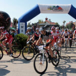 Setki kolarzy brały dziś udział w szóstym etapie Świętokrzyskiej Ligi Rowerowej / Krzysztof Żołądek / Radio Kielce