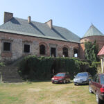 W poniedziałek nasz wakacyjny program "Świętokrzyskie na fali. Przybij piątkę z Radiem Kielce" gościł w dworze obronnym w Modliszewicach, który powstał w końcu XVI w., a zbudował go Andrzej Dunin Modliszewski. / Konrad Łużniak / Radio Kielce