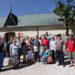 2013.08.03 Osoby niewidome i słabowidzące zwiedziły Klasztor Pallotynów i wzgórze na kieleckiej Podkarczówce. / Wojciech Habdas / Radio Kielce