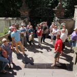 2013.08.03 Osoby niewidome i słabowidzące zwiedziły Klasztor Pallotynów i wzgórze na kieleckiej Podkarczówce. / Wojciech Habdas / Radio Kielce