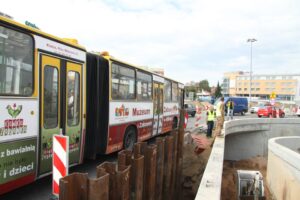 Wysokie krawężniki są przyczyną uszkodzeń autobusów MPK / Kamil Król / Radio Kielce