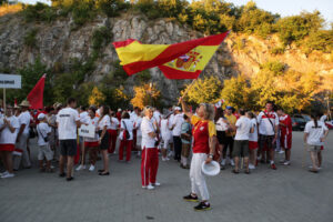 2013.08.03 XVI Światowe Igrzyska Polonijne. Ceremonia rozpoczęcia. Sportowcy przez paradą / Wojciech Habdas / Radio Kielce