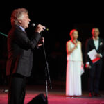 2013.08.03 XVI Światowe Igrzyska Polonijne. Ceremonia rozpoczęcia. Longin Komołowski podziękował Kielcom za przyjęcie olimpijczyków / Wojciech Habdas / Radio Kielce