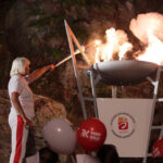 2013.08.03 XVI Światowe Igrzyska Polonijne. Ceremonia rozpoczęcia. Znicz olimpijski zapaliła Mirosława Sarna, mistrzyni Polski i Europy w skoku w dal / Wojciech Habdas / Radio Kielce