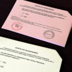 W Piekoszowie trwa referendum w sprawie odwołania rady gminy i wójta Tadeusza D., który z zarzutami korupcyjnymi przebywa w areszcie. / Wojciech Habdas / Radio Kielce