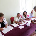 W Piekoszowie trwa referendum w sprawie odwołania rady gminy i wójta Tadeusza D., który z zarzutami korupcyjnymi przebywa w areszcie. / Wojciech Habdas / Radio Kielce