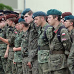 400 uczestników Marszu Szlakiem I Kompanii Kadrowej dotarło do Chęcin. / Wojciech Habdas / Radio Kielce