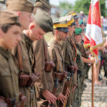 400 uczestników Marszu Szlakiem I Kompanii Kadrowej dotarło do Chęcin. / Wojciech Habdas / Radio Kielce