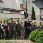 400 uczestników Marszu Szlakiem I Kompanii Kadrowej dotarło do Chęcin. / Wojciech Habdas / Radio Kielce