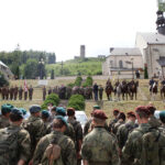 400 uczestników Marszu Szlakiem I Kompanii Kadrowej dotarło do Chęcin. / Wojciech Habdas / Radio Kielce