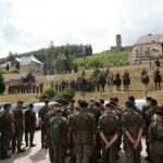 400 uczestników Marszu Szlakiem I Kompanii Kadrowej dotarło do Chęcin. / Wojciech Habdas / Radio Kielce