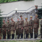 400 uczestników Marszu Szlakiem I Kompanii Kadrowej dotarło do Chęcin. / Wojciech Habdas / Radio Kielce