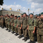 400 uczestników Marszu Szlakiem I Kompanii Kadrowej dotarło do Chęcin. / Wojciech Habdas / Radio Kielce