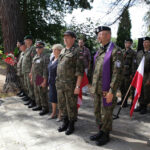 Kadrówka dotarła do Kielc, złożenie kwiatów na cmentarzu wojskowym / Wojciech Habdas / Radio Kielce