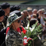 Kadrówka dotarła do Kielc, złożenie kwiatów na cmentarzu wojskowym / Wojciech Habdas / Radio Kielce