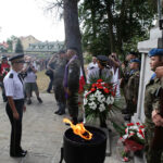Kadrówka dotarła do Kielc, złożenie kwiatów na cmentarzu wojskowym / Wojciech Habdas / Radio Kielce
