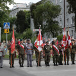 Kadrówka dotarła do Kielc, złożenie meldunku o przybyciu Marszu Prezydentowi Kielc pod historyczną figurą Najświętszej Maryi Panny / Wojciech Habdas / Radio Kielce