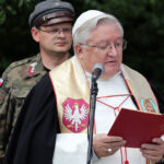 Kadrówka dotarła do Kielc, złożenie meldunku o przybyciu Marszu Prezydentowi Kielc pod historyczną figurą Najświętszej Maryi Panny / Wojciech Habdas / Radio Kielce