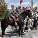 Kadrówka dotarła do Kielc, złożenie meldunku o przybyciu Marszu Prezydentowi Kielc pod historyczną figurą Najświętszej Maryi Panny / Wojciech Habdas / Radio Kielce