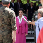 Kadrówka dotarła do Kielc, uroczystości pod Pomnikiem Czwórki Legionowej z udziałem najwyższych władz państwowych, wojskowych i samorządowych, meldunek komendanta Marszu, złożenie kwiatów / Wojciech Habdas / Radio Kielce