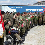 Kadrówka dotarła do Kielc, uroczystości pod Pomnikiem Czwórki Legionowej z udziałem najwyższych władz państwowych, wojskowych i samorządowych, meldunek komendanta Marszu, złożenie kwiatów / Wojciech Habdas / Radio Kielce