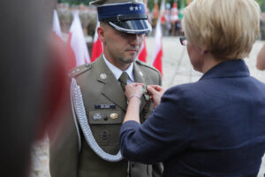 Kieleckie obchody Dnia Wojska Polskiego. Podczas uroczystości wręczone zostały medale i awanse na wyższe stopnie wojskowe. / Wojciech Habdas / Radio Kielce